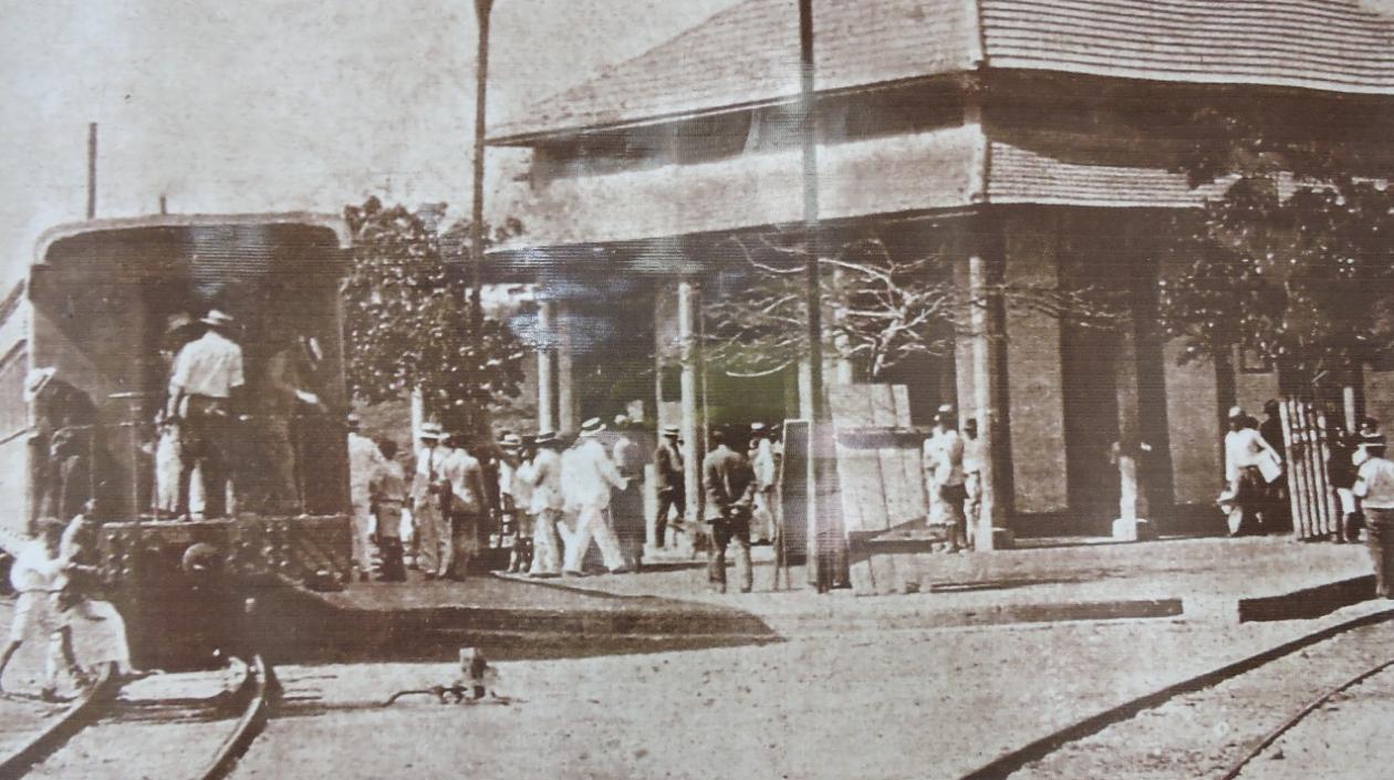 Imagen antigua de la Estación Ferrocarril de Bolívar.