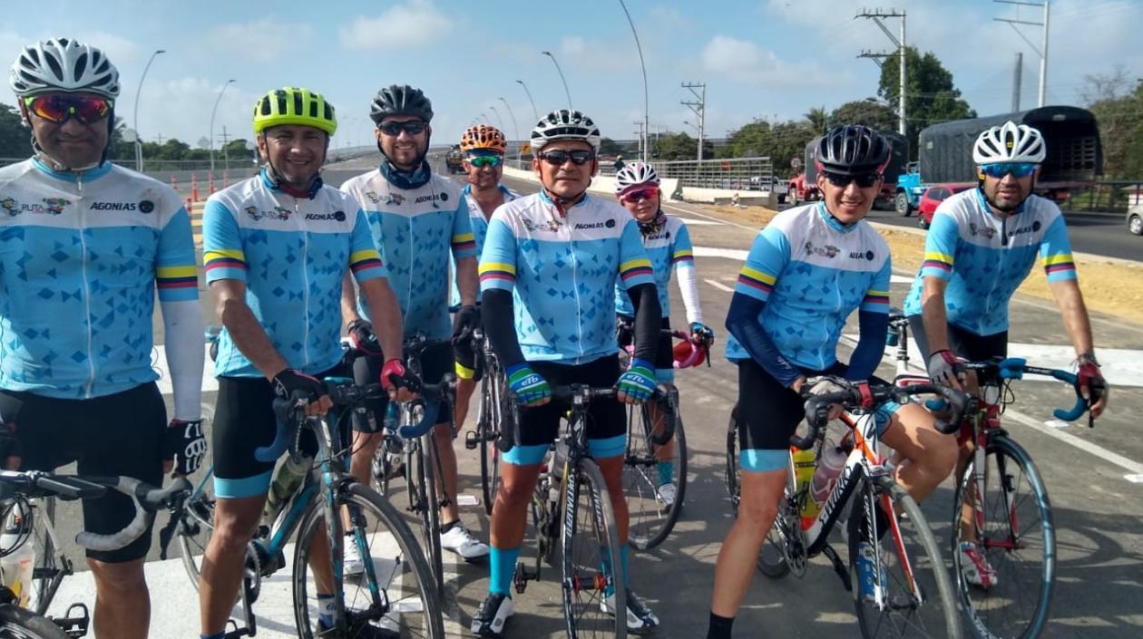 Club ciclístico bogotano "se estrenó" el nuevo Puente Pumarejo