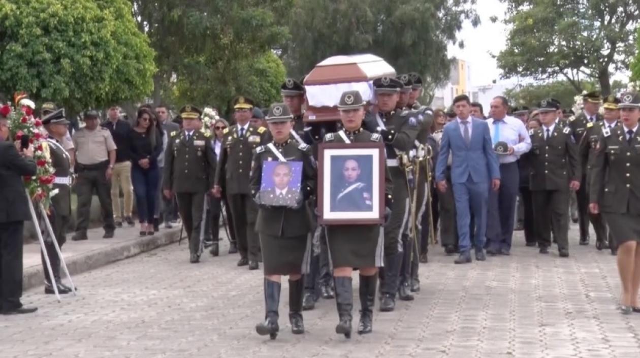 Sepelio hace casi un mes de la cadete ecuatoriana muerta en el atentado en Bogotá.