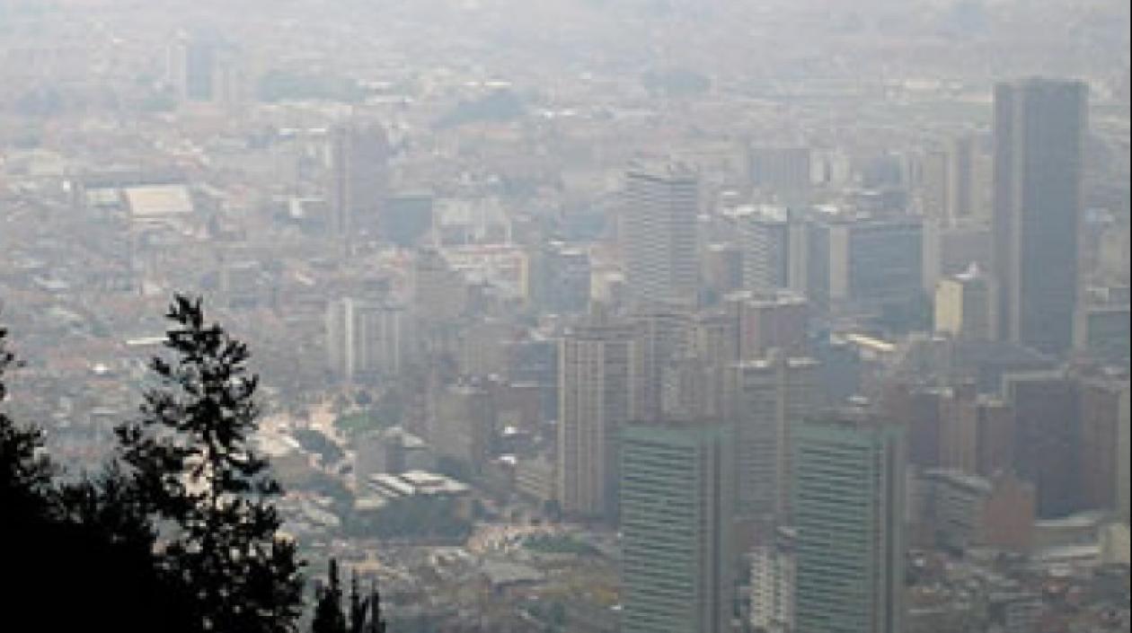 La Procuraduría hizo un llamado de atención al alcalde a priorizar las medidas que permitan garantizar a calidad del aire que se respira en Bogotá.