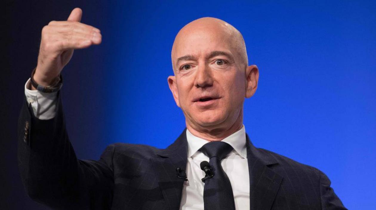 Jeff Bezos, sigue siendo la persona más rica del mundo.