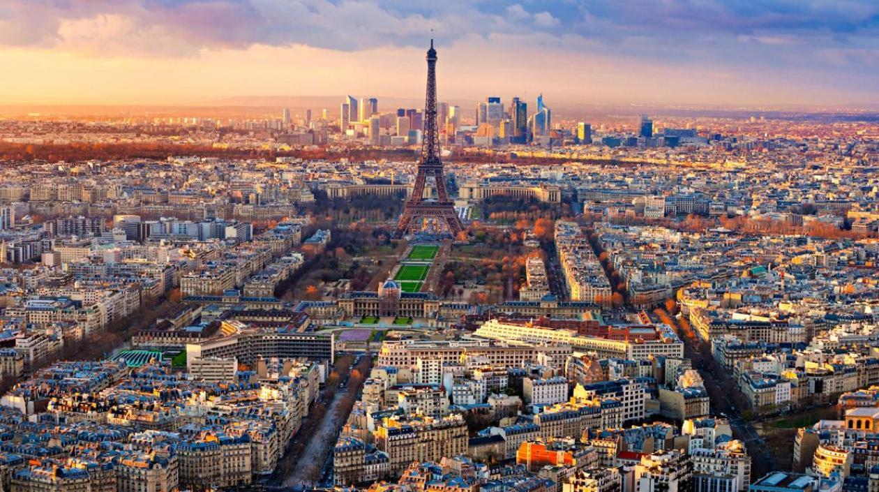 Ciudad de París, capital de Francia. 