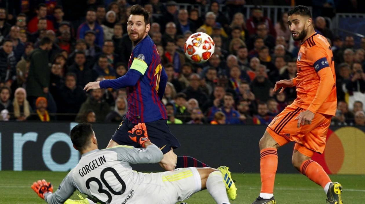 Lionel Messi en acción ante el Lyon. 