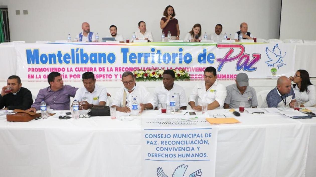 Ministra del Interior, Nancy Patricia Gutiérrez, reunida con líderes sociales en el municipio de Montelíbano