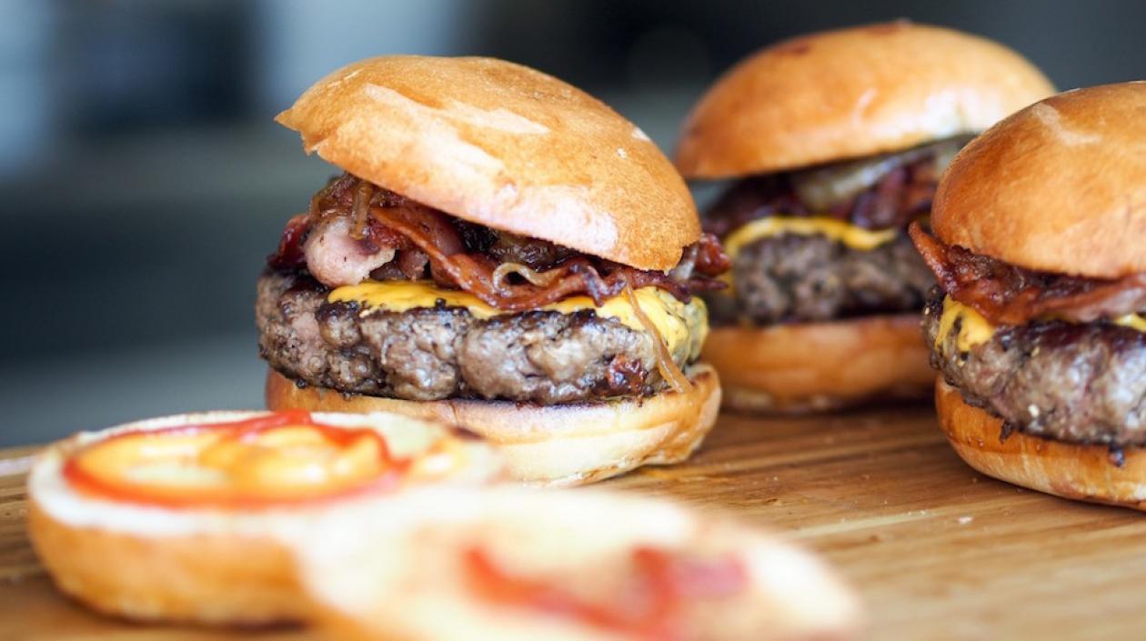 La hamburguesa gana cada vez más adeptos en todo el mundo.