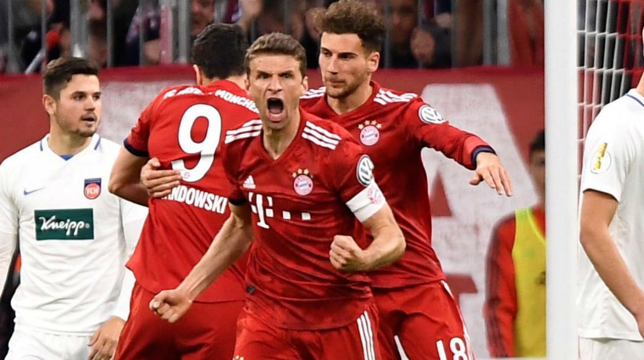 Jugadores del Bayern celebran una anotación. 