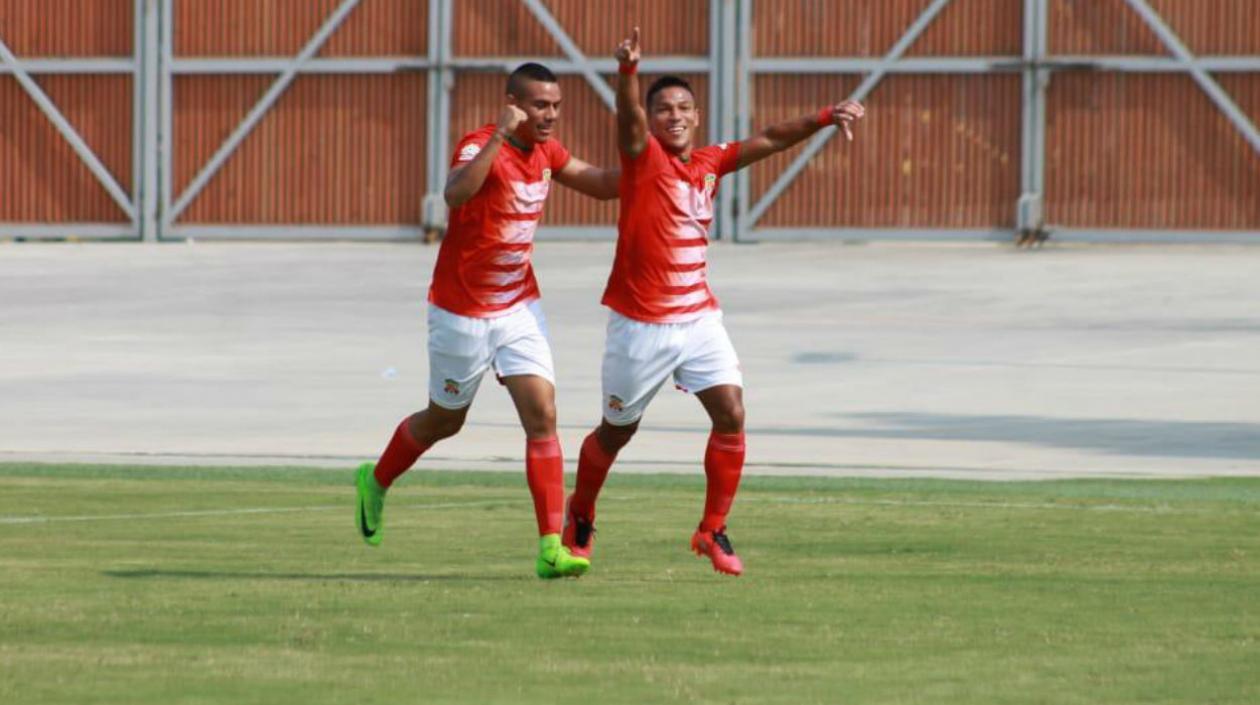 Andrés Palmesano celebra el gol del triunfo. 