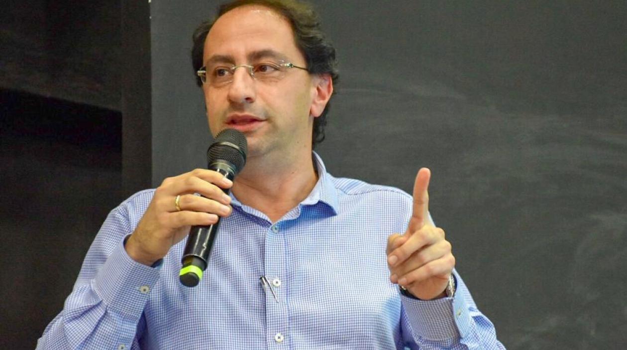  José Manuel Restrepo, Ministro de Comercio, Industria y Turismo.