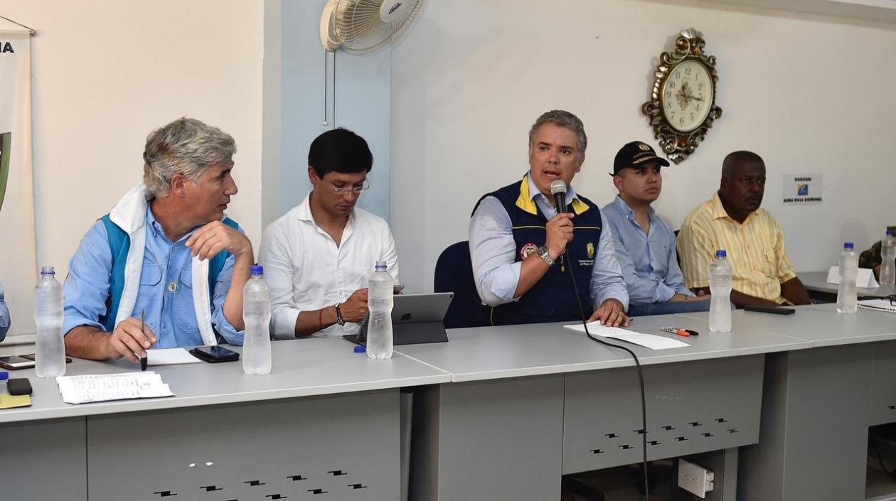 El Presidente Duque se reúne en Barbacoas con autoridades locales, para evaluar daños por el desbordamiento del río Telembí, 