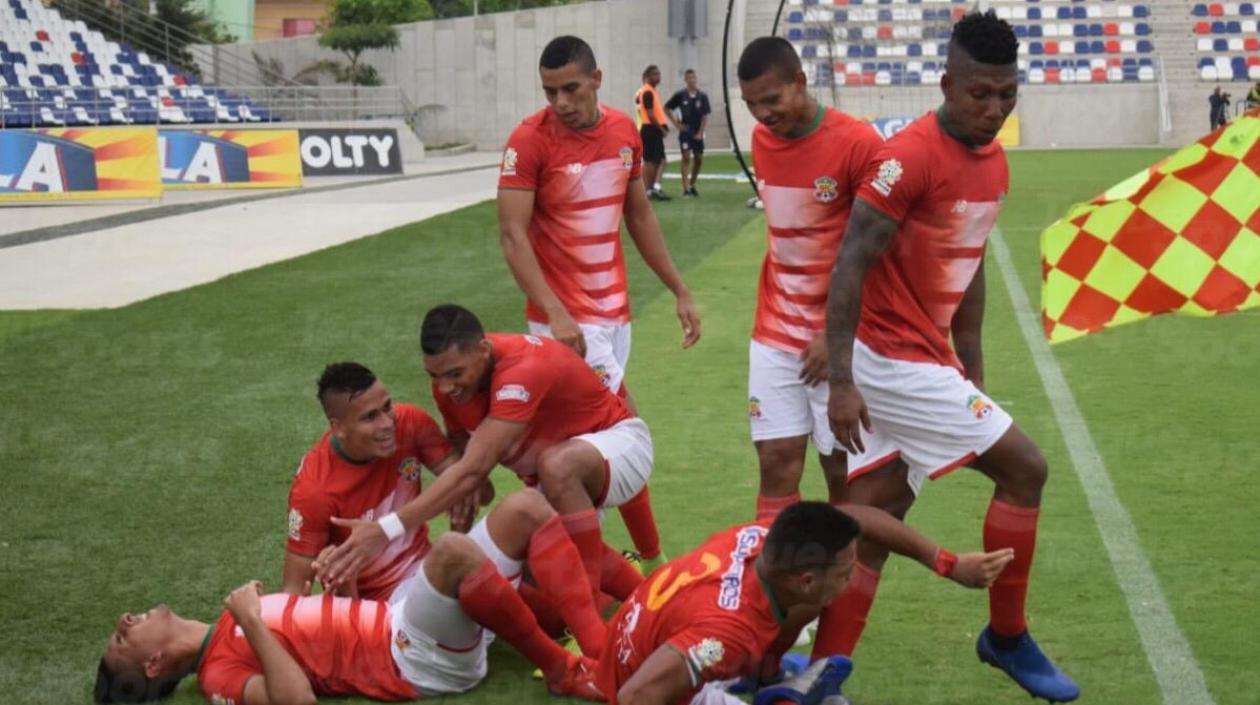 Jugadores del Barranquilla FC celebran la anotación. 
