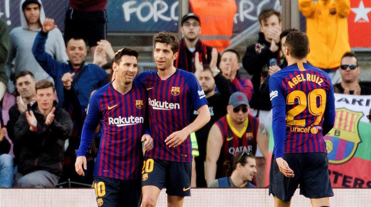 Jugadores del Barcelona celebran tras el segundo gol.