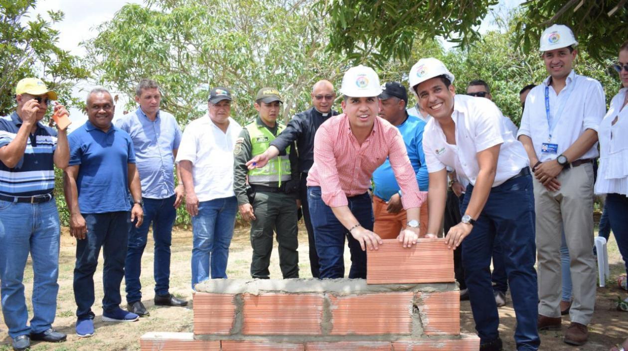 El Ministro de Vivienda Jonathan Malagón y el alcalde de Galapa, carlos Silvera.