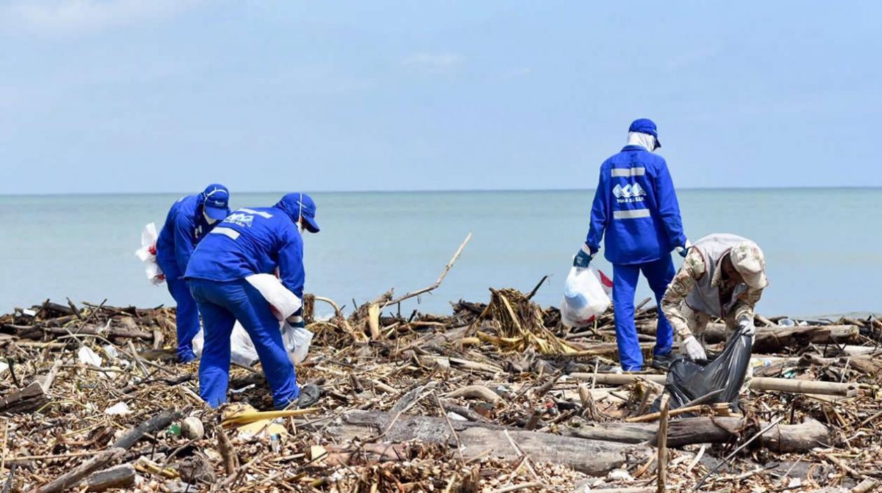 Recolección de basuras playas Puerto Colombia
