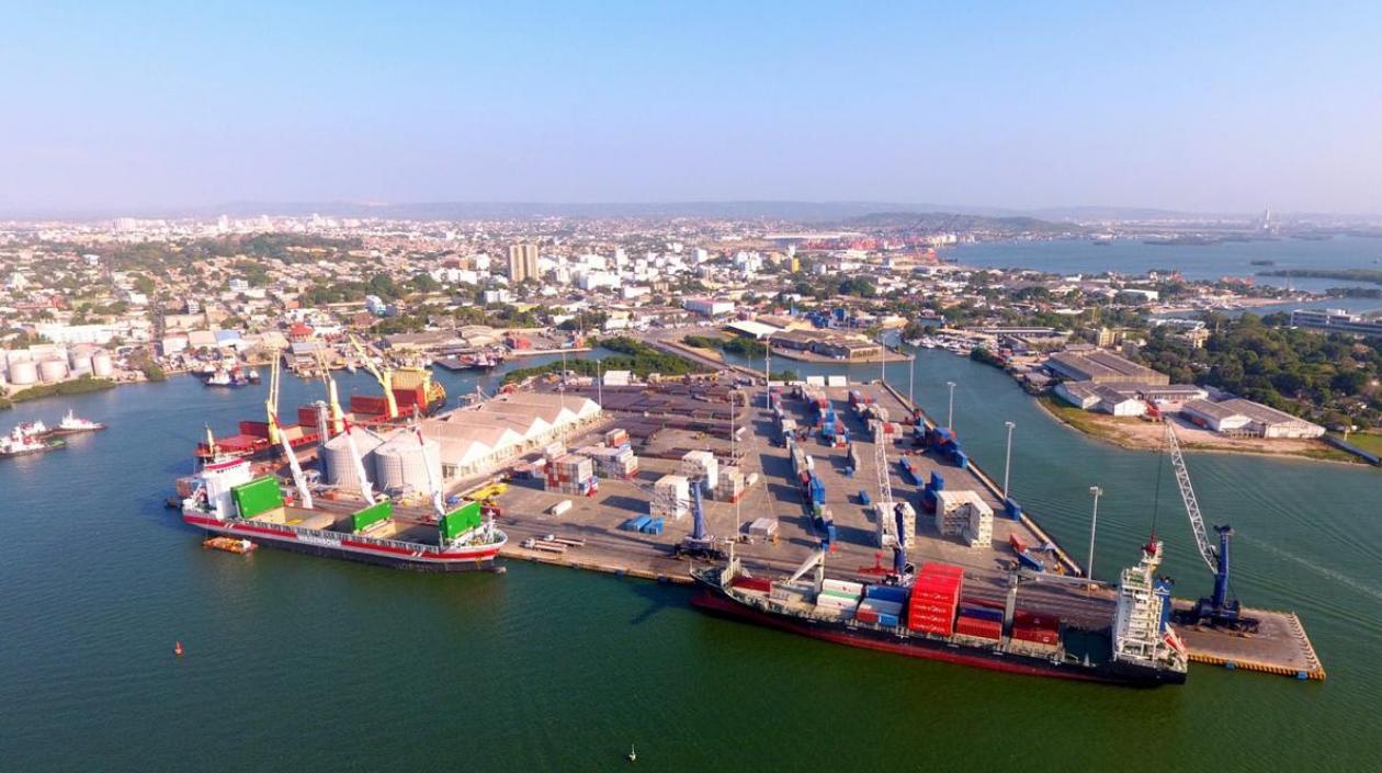  Compas es una red de puertos multipropósito con tres terminales portuarios en la Costa Caribe  y dos en el Pacífico.
