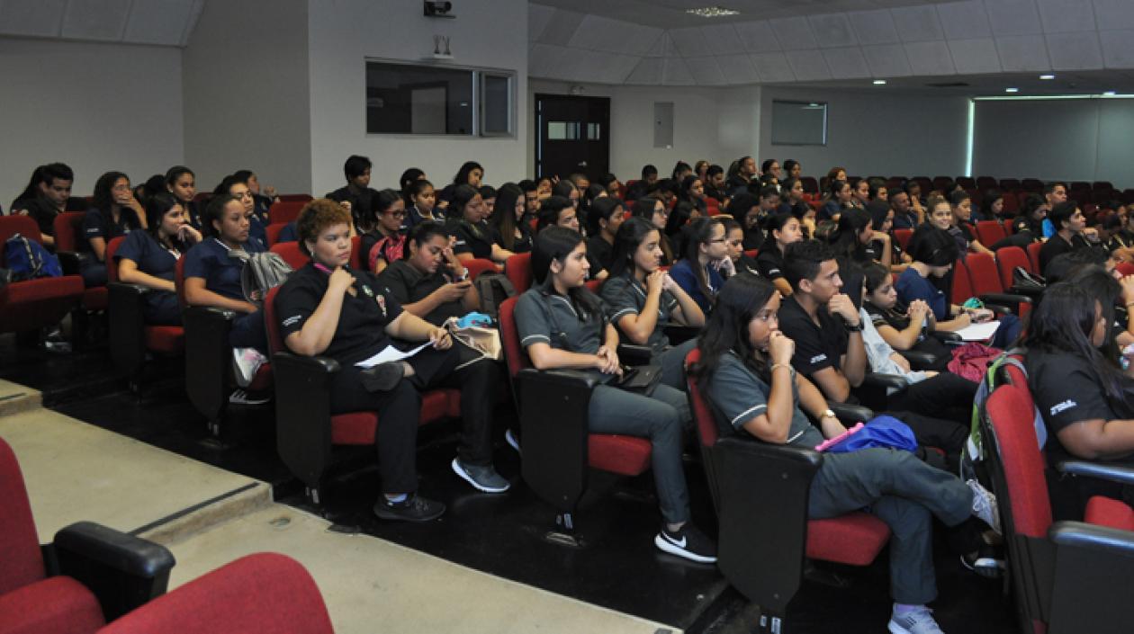 Los estudiantes presentes en el evento.