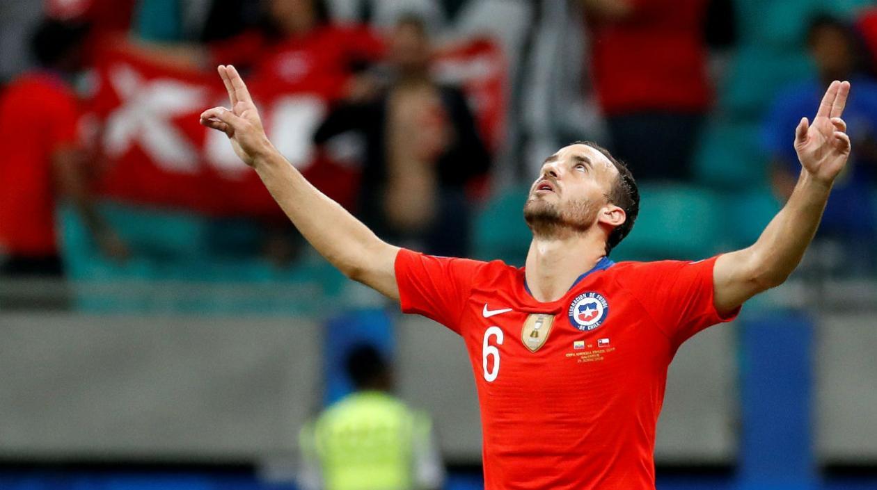  El jugador de Chile José Fuenzalida celebra un gol.
