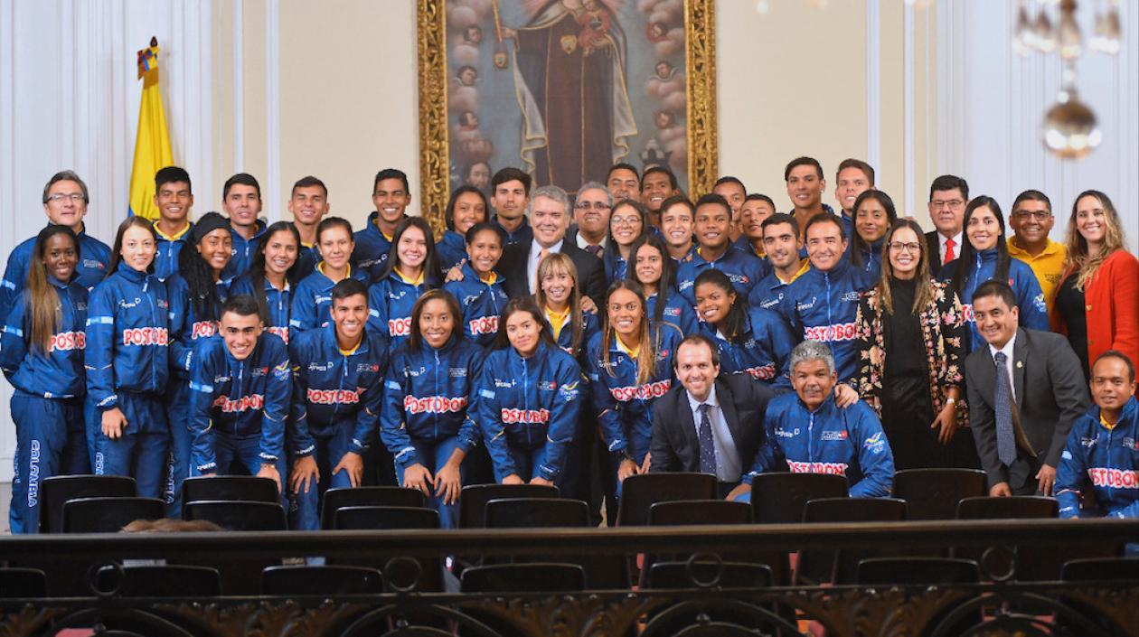 El Presidente Iván Duque, con la Selección Colombia de patinaje.