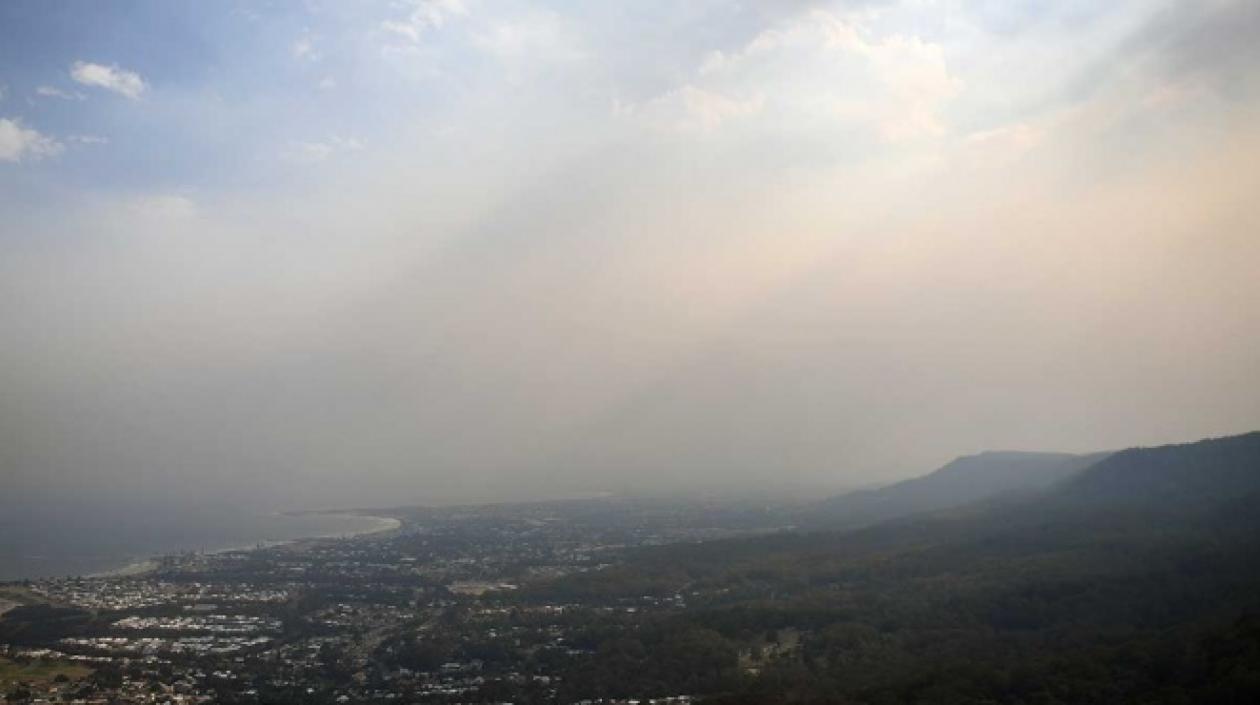 Así se ve el humo de los incendios de Australia en Chile.