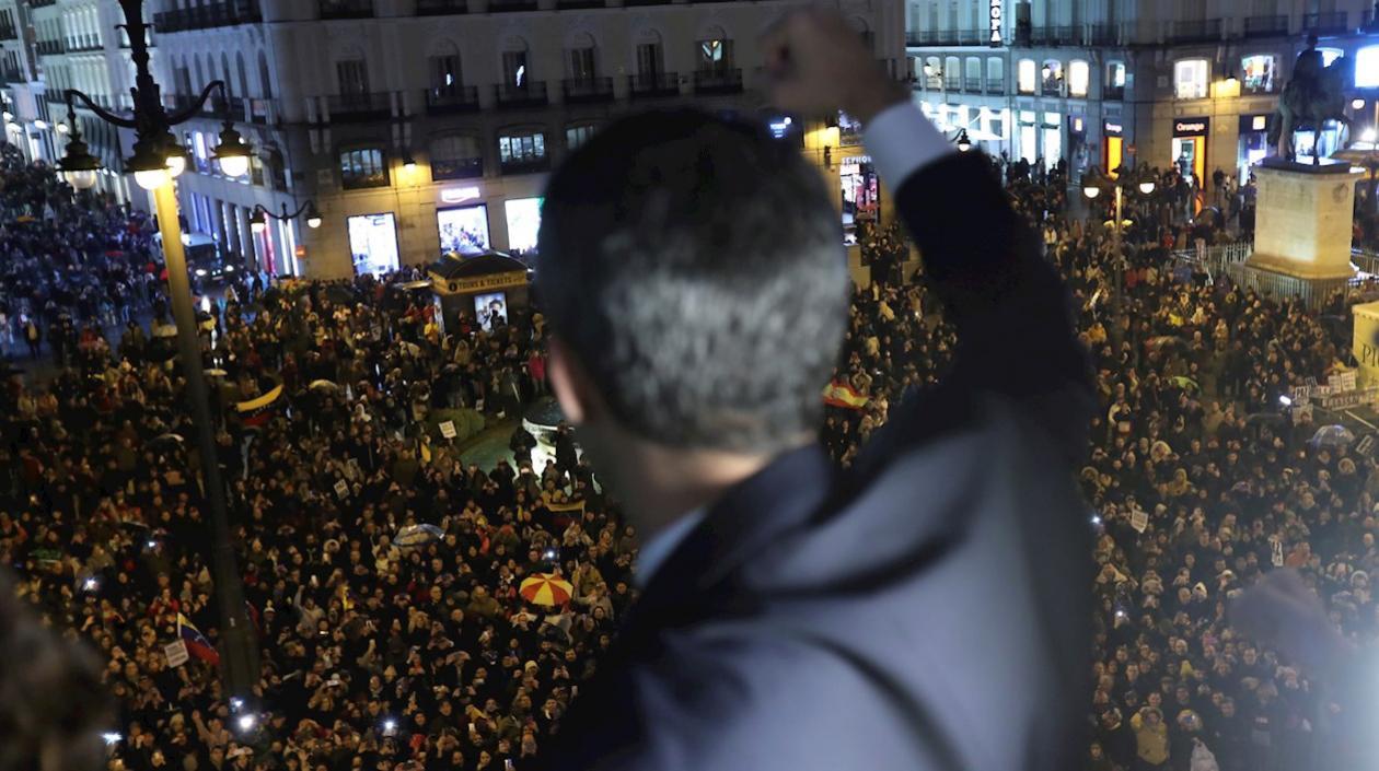 Juan Guaidó en la icónica Puerta del Sol de Madrid.