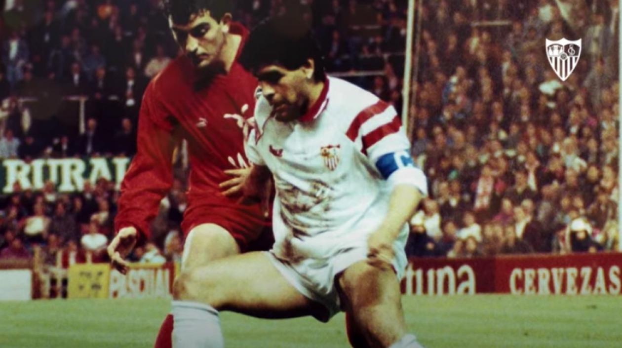 Diego Maradona en su etapa con el Sevilla. 
