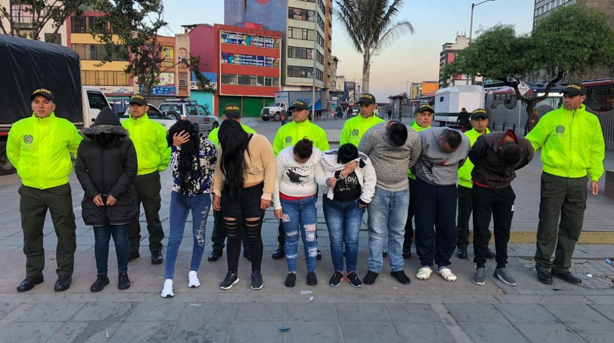 Un fiscal de la seccional Bogotá imputó a estos siete capturados por los delitos de concierto para delinquir, hurto agravado y calificado. 