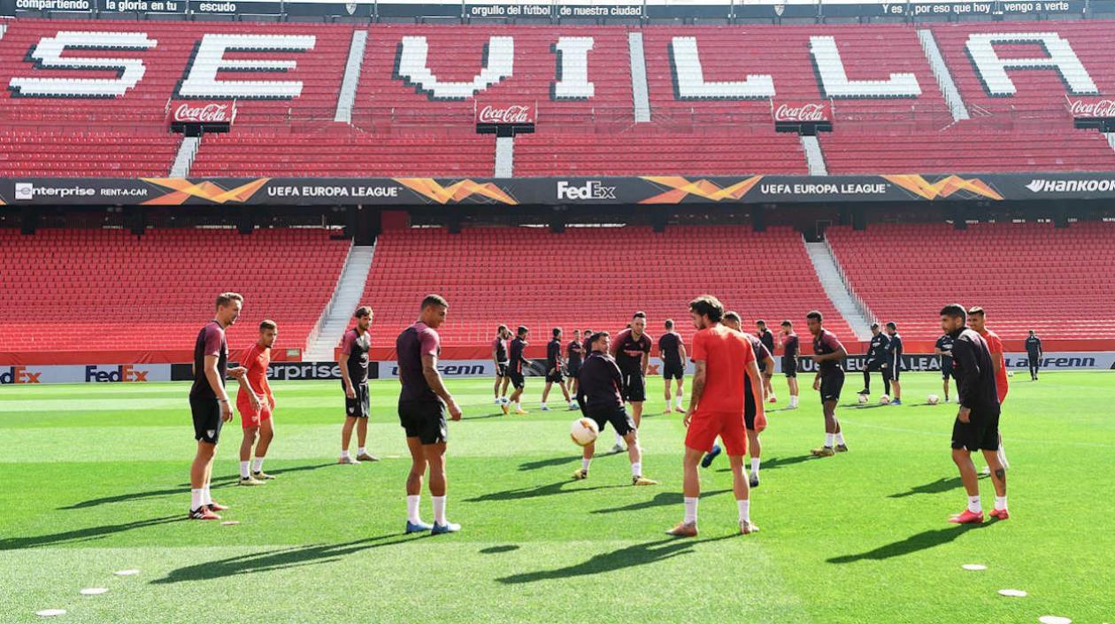 Escuadra del Sevilla durante un entrenamiento. 