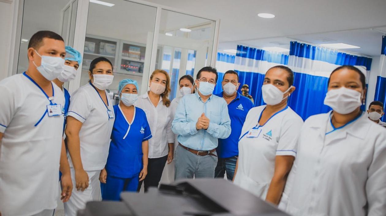 El ministro de Salud y Protección Social, Fernando Ruiz Gómez, inauguró el hospital San Juan de Dios de Mompox.