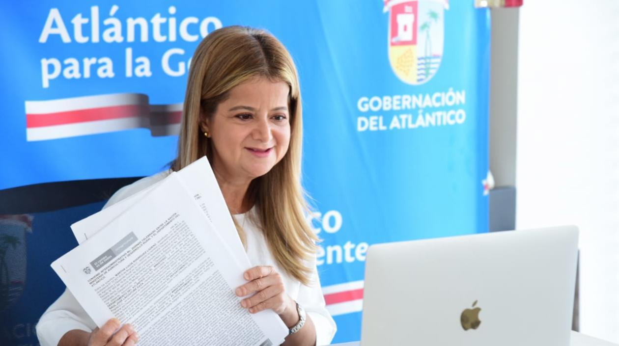 Gobernadora Elsa Noguera en la firma de los convenios.