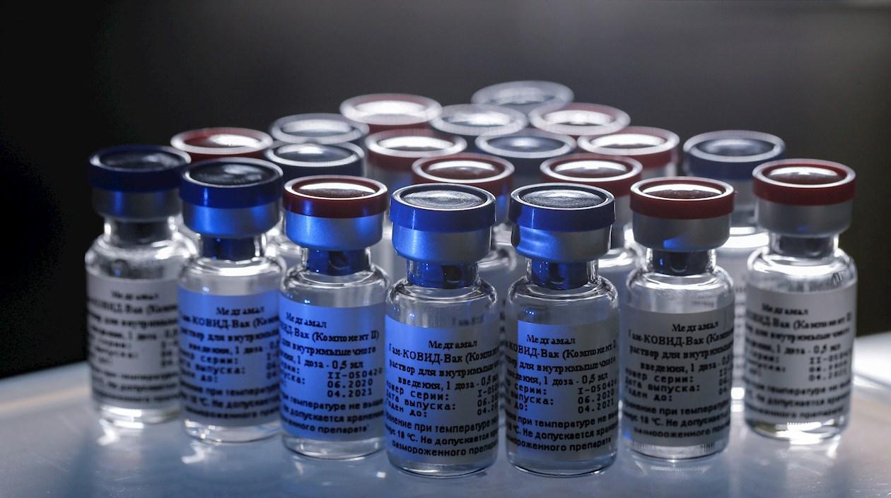 La OMS recibió con cautela la noticia de la vacuna rusa.