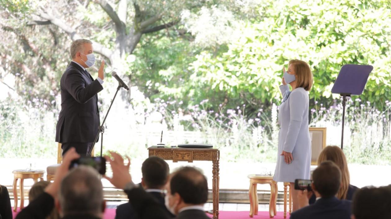 El presidente Iván Duque toma juramento del cargo a la Procuradora Margarita Cabello.