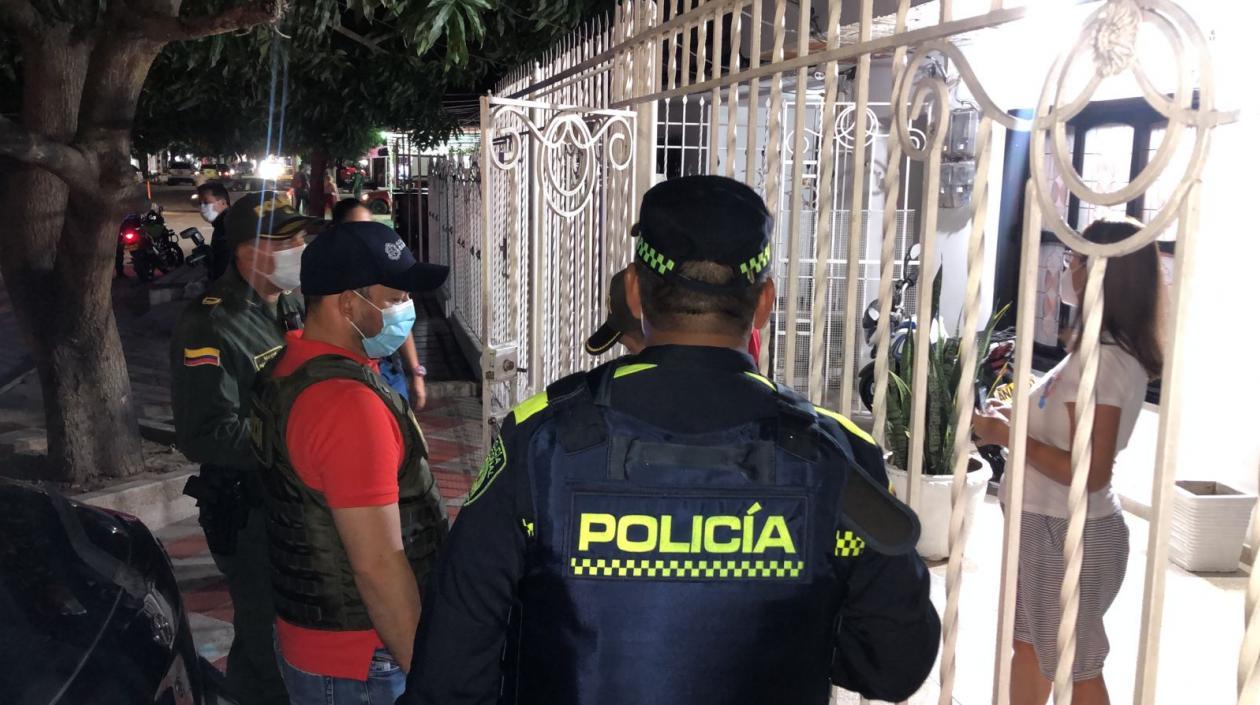 Policía y Alcaldía visitan a los residentes de los diferentes barrios de la ciudad. 