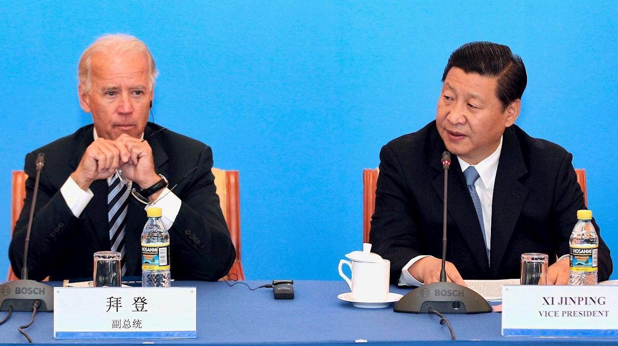 Presidente de Estados Unidos, Joe Biden (izda), y su homólogo chino, Xi Jiping (dcha). 