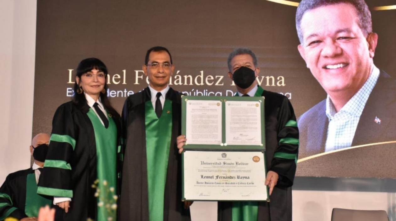 Ana de Bayuelo, José Consuegra y Leonel Fernández.