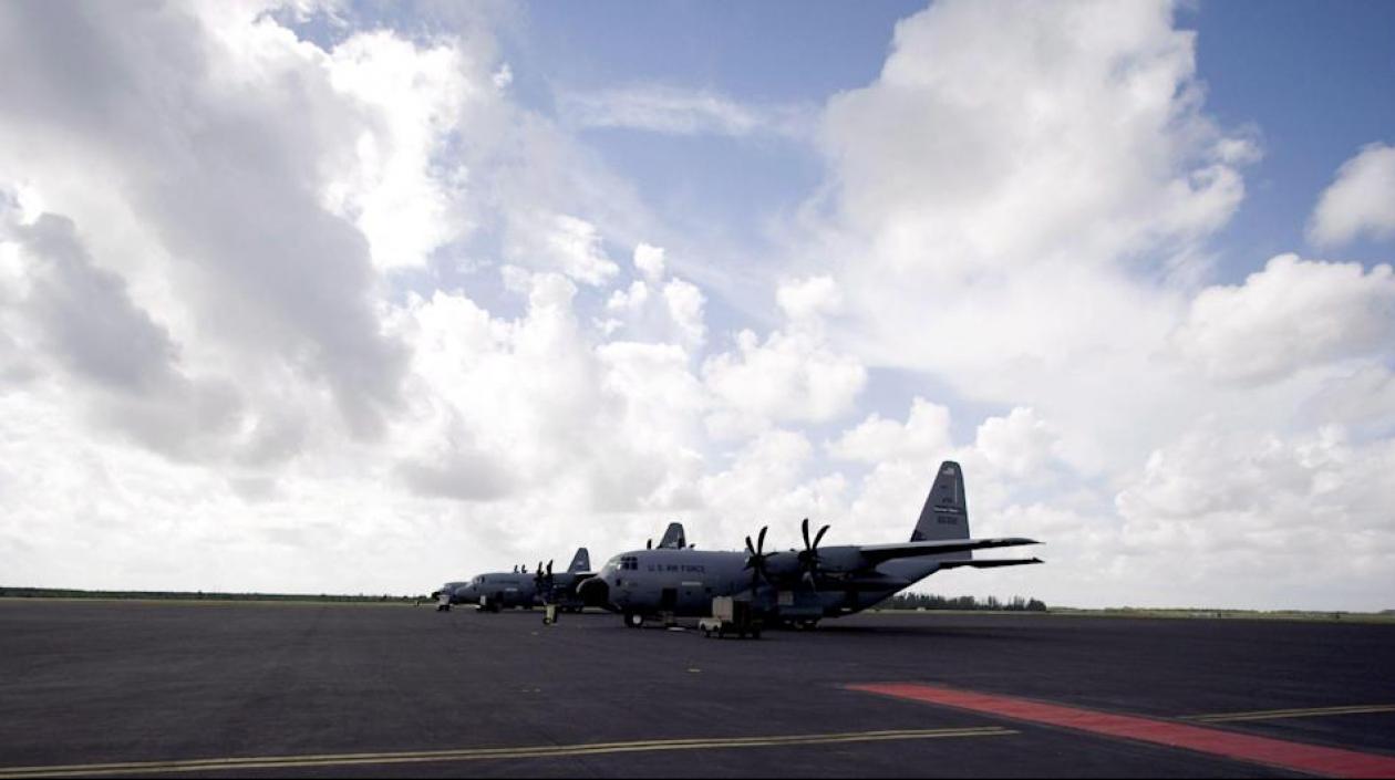 Tres aviones en la base de la Fuerza Aérea de Estados Unidos, en Homestead, Florida (EEUU).