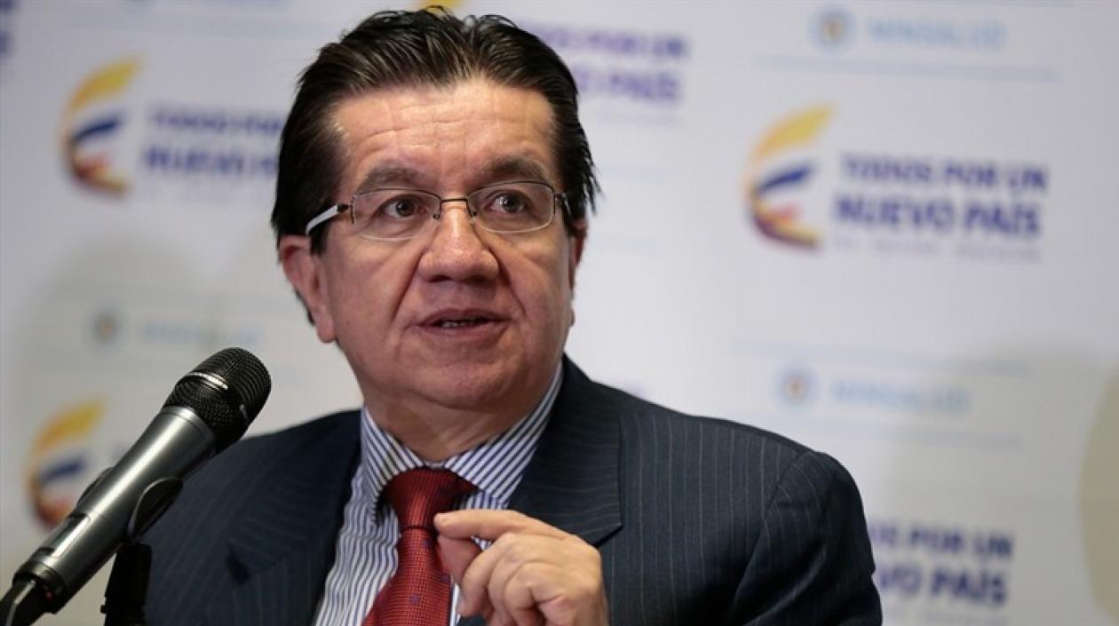 Fernando Ruíz, Ministro de Salud. 