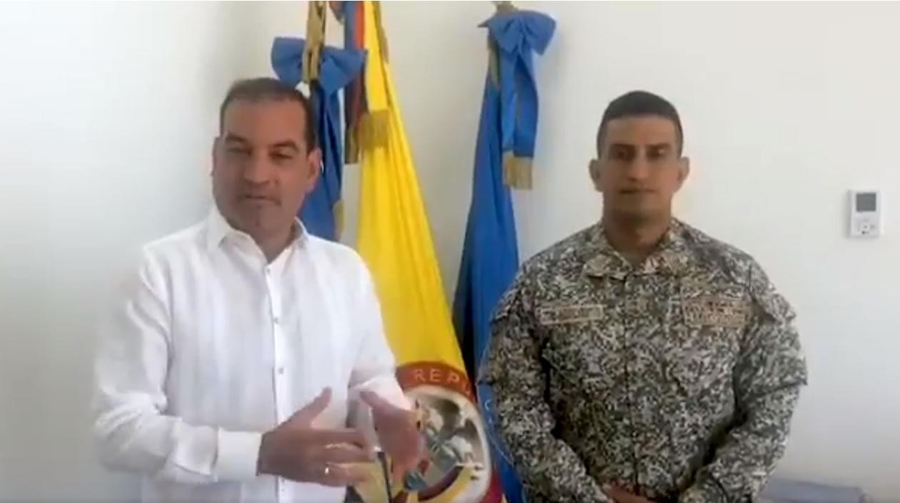 El Director de Cormagdalena, Pedro Pablo Jurado, y el Capitán de Puerto CF Carlos Urbano Montes.