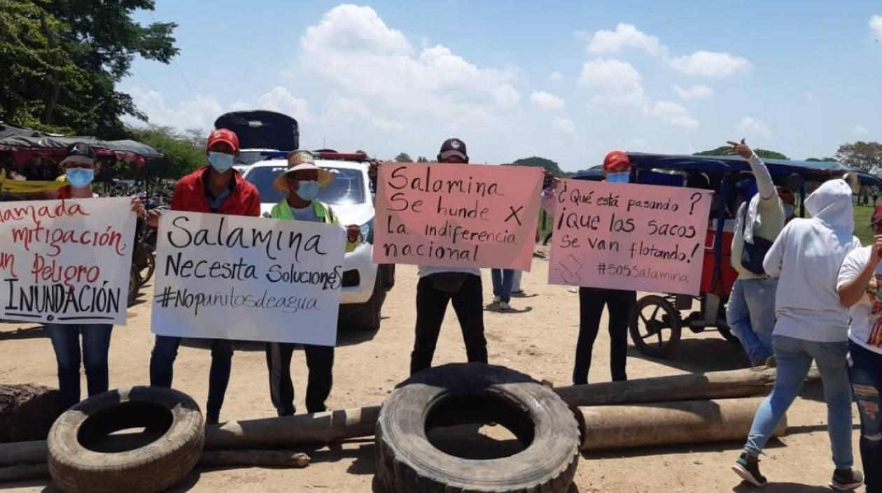 Los manifestantes en el Salamina, Magdalena.