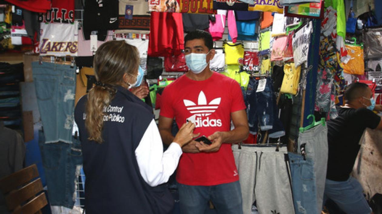 Ayuda a comerciantes en el Centro de Barranquilla