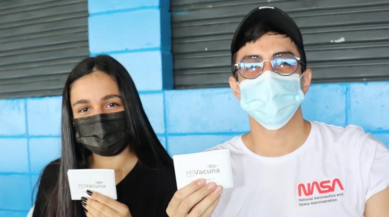 Marcela de 20 y Martín de 23 son hermanos, y como muchos jóvenes se vacunaron contra el Covid-19.