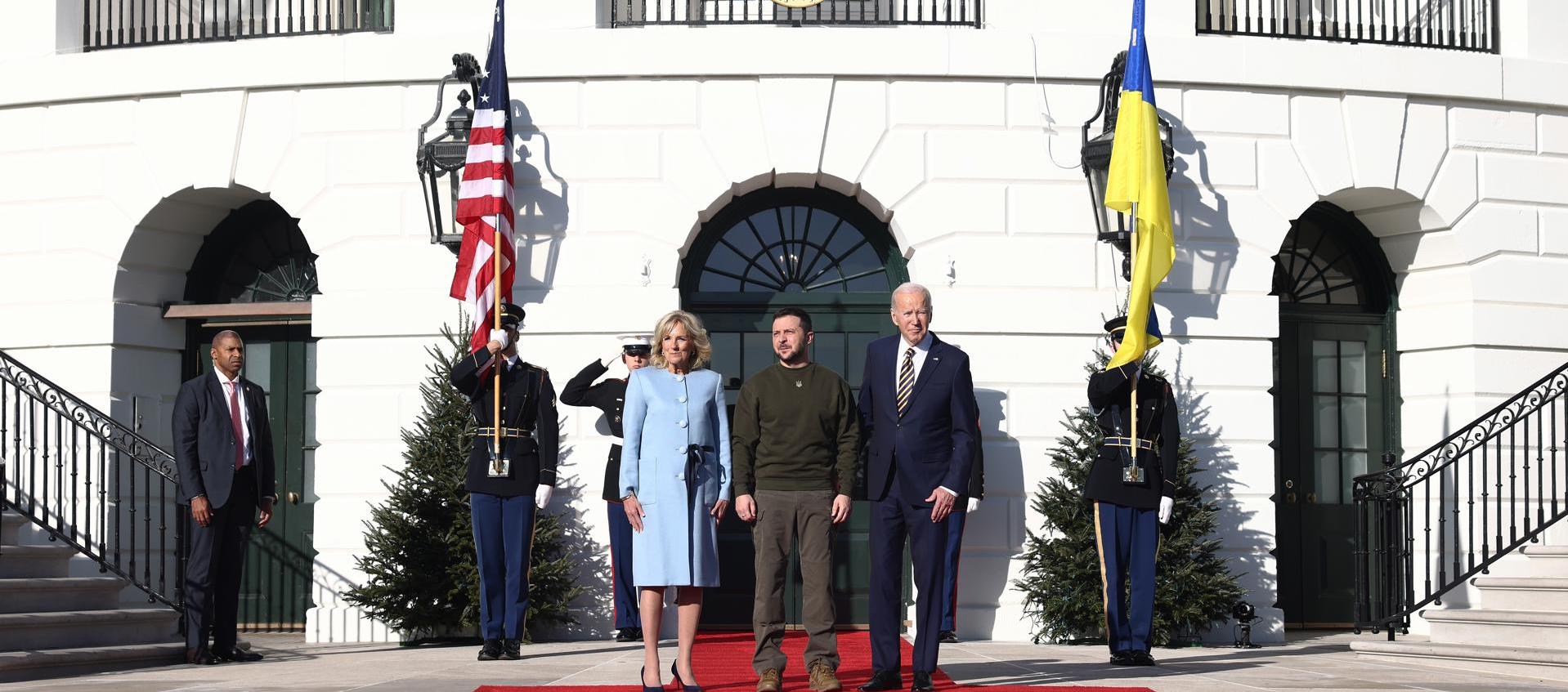 El presidente de Estados Unidos, Joe Biden, y la primera dama, Jill Biden, recibieron al mandatario de Ucrania, Volodímir Zelenski.