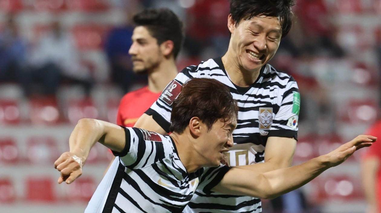 Kim Jin-soo celebra uno de los goles del triunfo. 