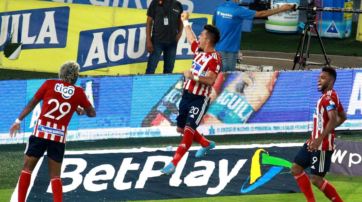 Fernando Uribe celebra el gol ante Santa Fe. 