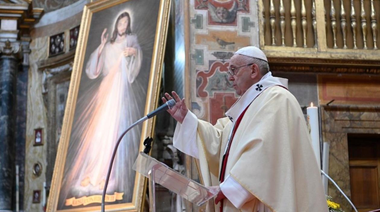 El Papa Francisco suspende agenda por controles médicos.