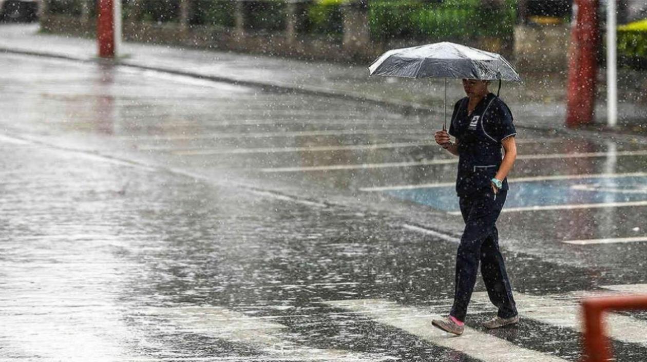 La lluvia no ha cesado la noche de este sábado en varias capitales de la Costa. como por ejempo Barranquilla.