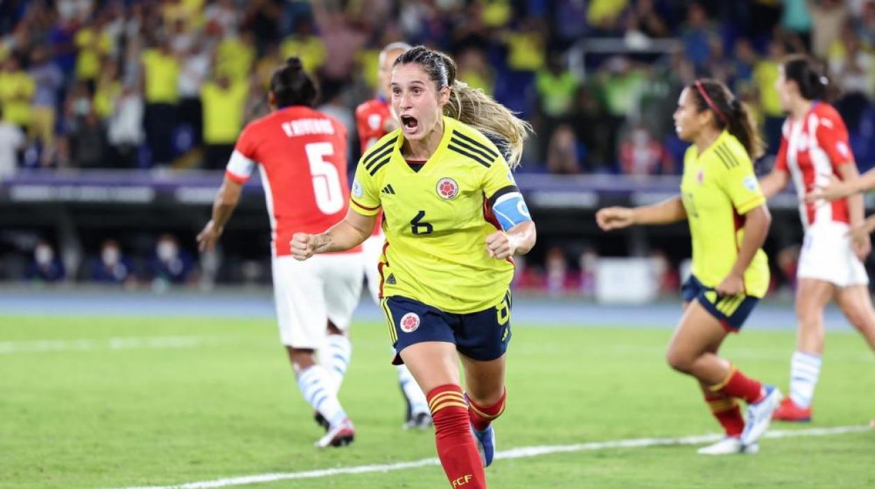 Daniela Montoya celebra uno de los goles que le marcó a Paraguay. 