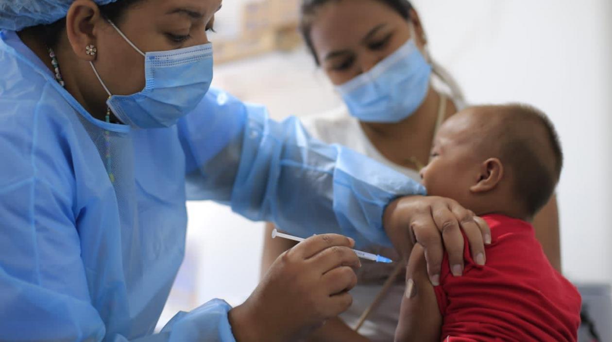 Vacunación de un niño en Barranquilla. 