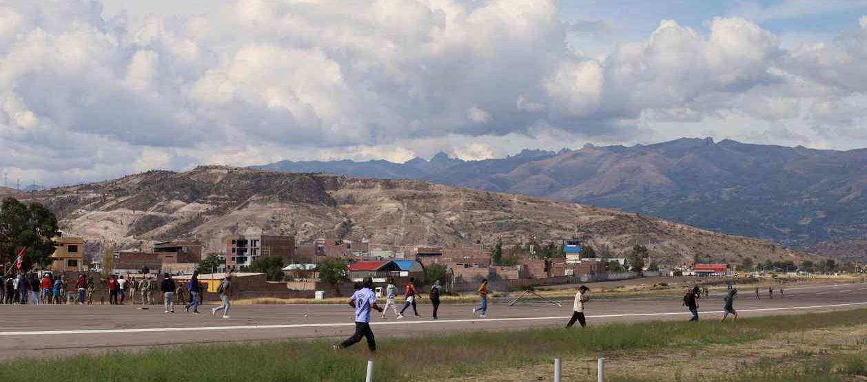 Protestas en el aeropuerto de Ayacucho.