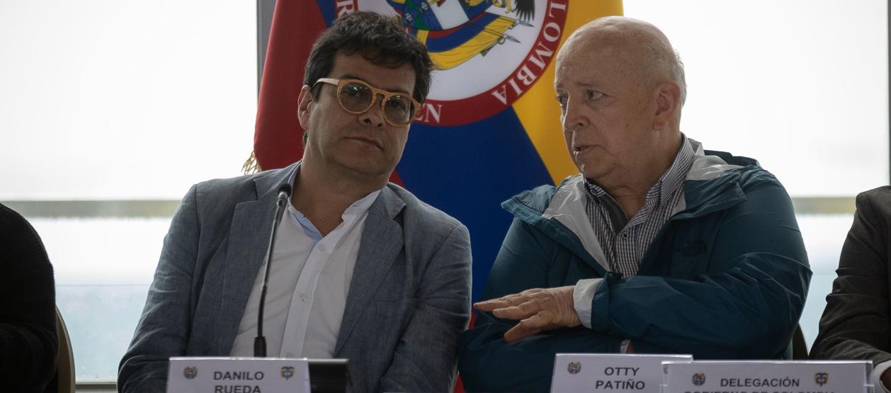 Los negociadores de paz Danilo Rueda y Otty Patiño.