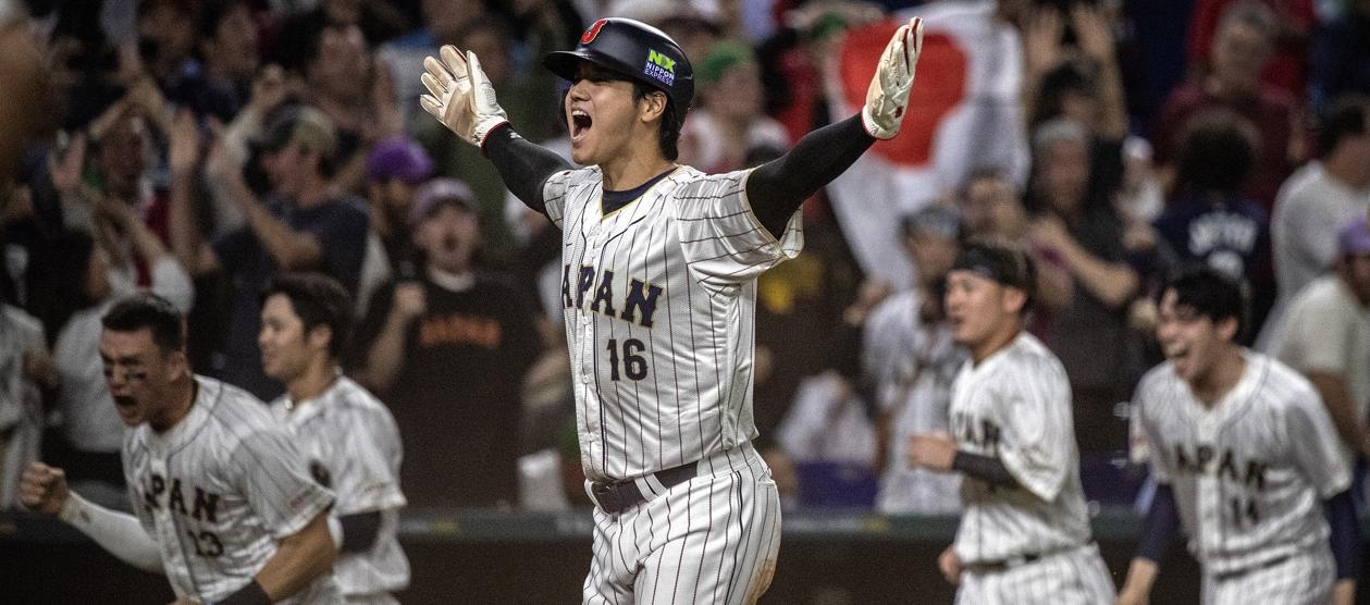Shohei Ohtani festeja el paso a la final de Japón tras dejar en el campo a México.