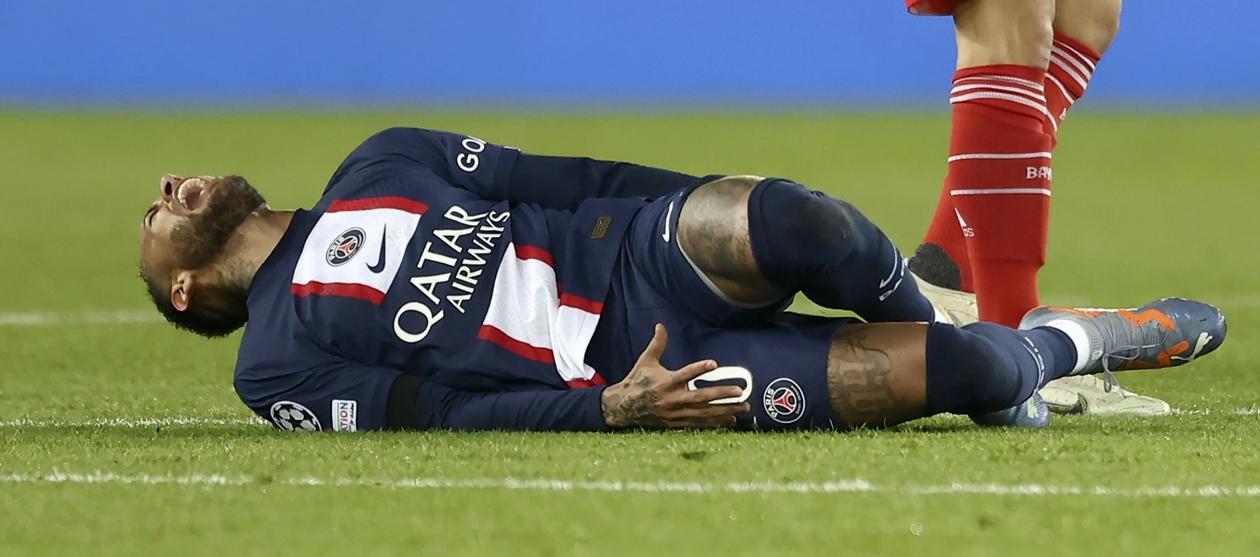 Neymar se lesionó durante el partido contra el Lille, el 20 de febrero. 